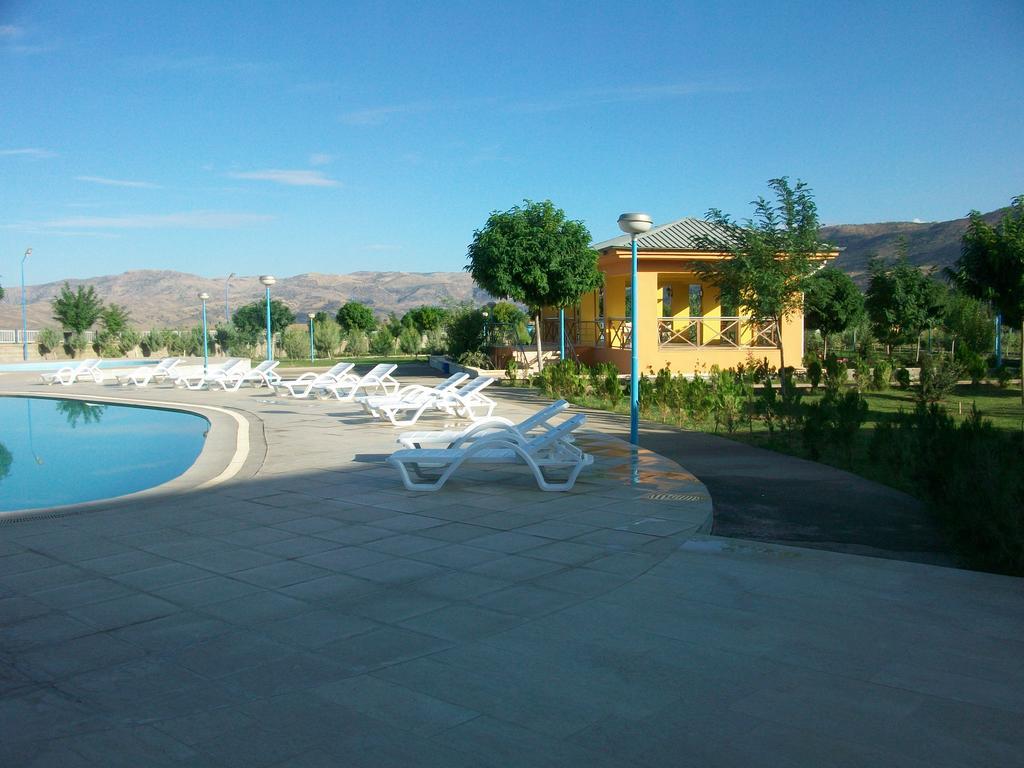 Bato Thermal Hotel Batman Bagian luar foto